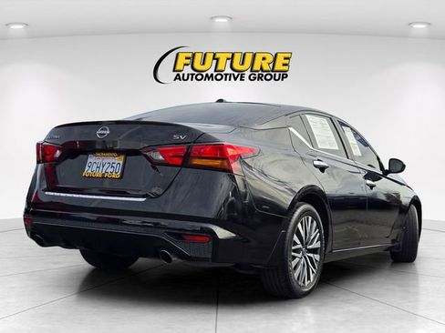 Used 2023 Nissan Altima 2.5 SV w/ SV Premium Package image 4