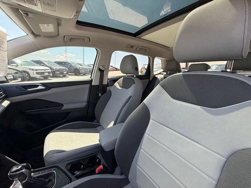 Certified 2024 Volkswagen Taos SE FWD image 15