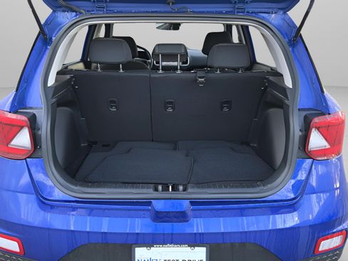 Used 2024 Hyundai Venue SEL image 30