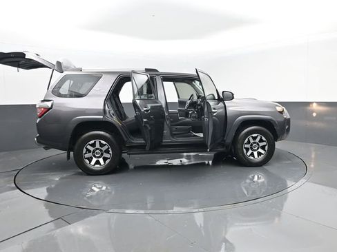 Used 2018 Toyota 4Runner TRD Off-Road image 28