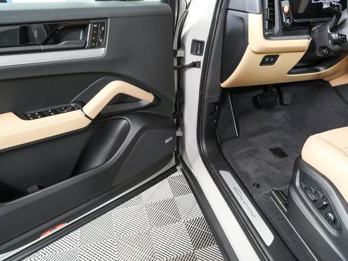 New 2026 Porsche Cayenne AWD image 8