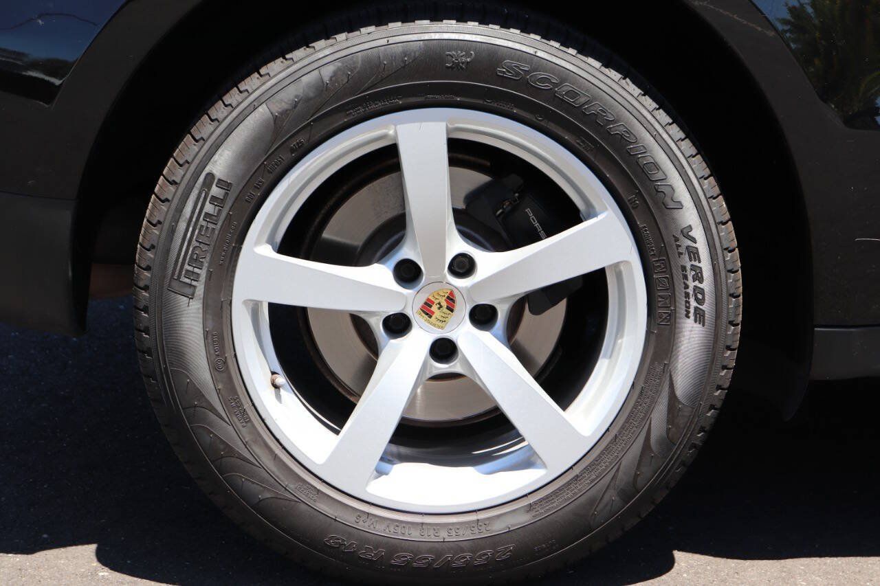 Used 2017 Porsche Macan AWD/4WD image 12