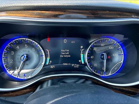 Used 2023 Chrysler Pacifica Limited FWD image 19