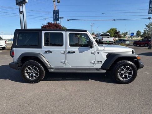 Used 2024 Jeep Wrangler Unlimited Sport AWD/4WD image 13