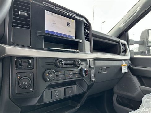 New 2024 Ford F550 4x4 Regular Cab Super Duty image 15