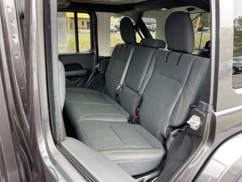 Certified 2025 Jeep Wrangler Unlimited Sahara w/ Safety Group AWD/4WD image 21