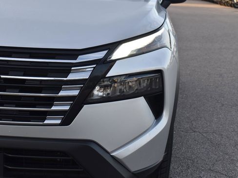 Used 2024 Nissan Rogue SV image 18