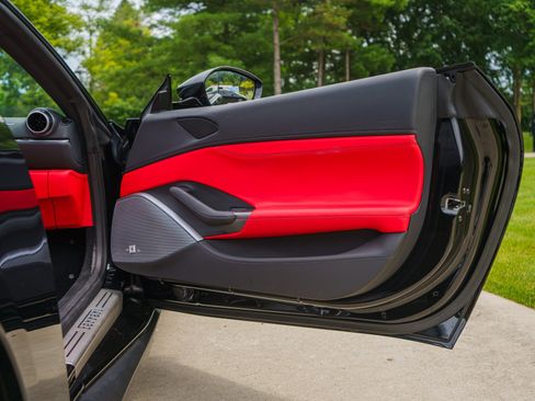 Used 2019 Ferrari Portofino RWD image 42