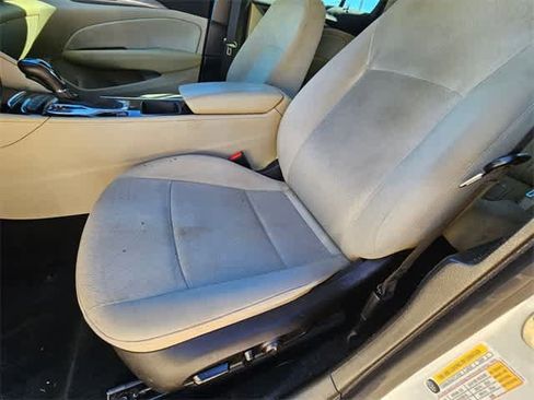 Used 2019 Buick Regal Preferred w/ Sights and Sounds Package image 15