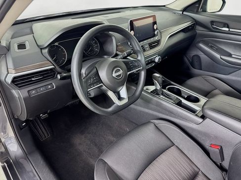 Used 2024 Nissan Altima 2.5 SV FWD image 10
