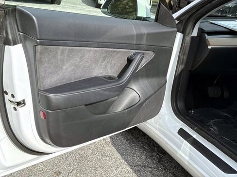 Used 2021 Tesla Model 3 Standard Range Plus image 16