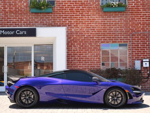 Used 2020 McLaren 720S RWD image 3
