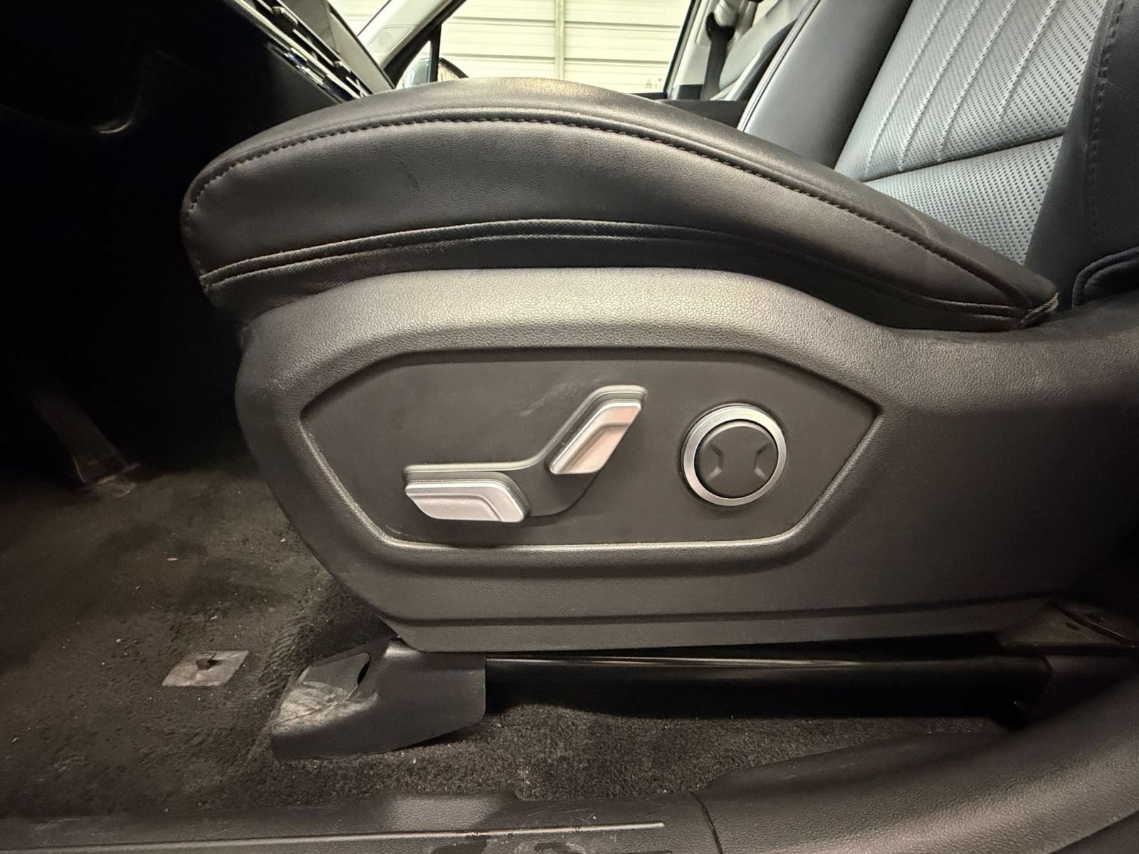 Used 2025 Hyundai Santa Fe SEL AWD/4WD image 21