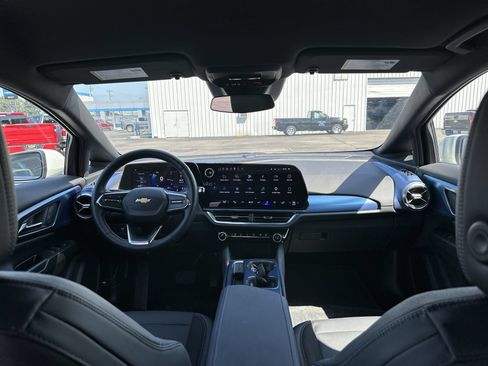 Used 2024 Chevrolet Equinox EV LT FWD image 6