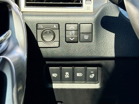 Used 2023 Lexus GX 460 Premium w/ Accessory Package AWD/4WD image 34