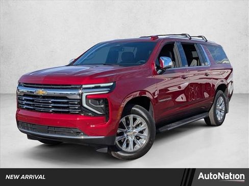 Used 2025 Chevrolet Suburban Premier image 1