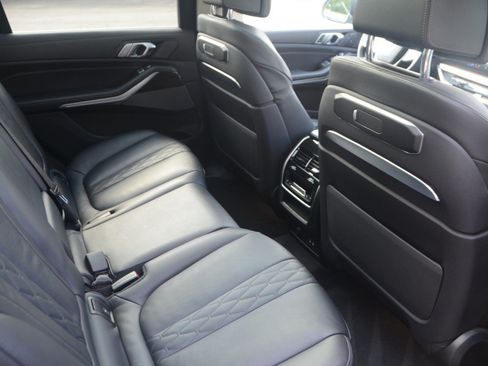 Used 2025 BMW X7 xDrive40i AWD/4WD image 15