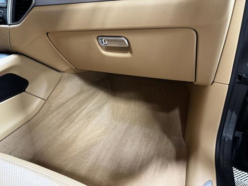 Used 2016 Porsche Macan Turbo image 27