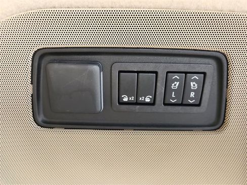 Used 2024 Cadillac Escalade Premium Luxury w/ Performance Package AWD/4WD image 35