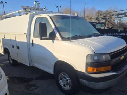 Used 2020 Chevrolet Express 3500 w/ Power Convenience Package image 2
