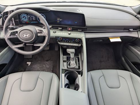 New 2025 Hyundai Elantra Limited image 21