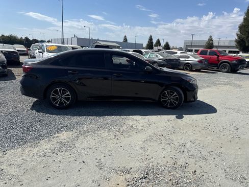 Used 2023 Kia Forte LXS FWD image 4