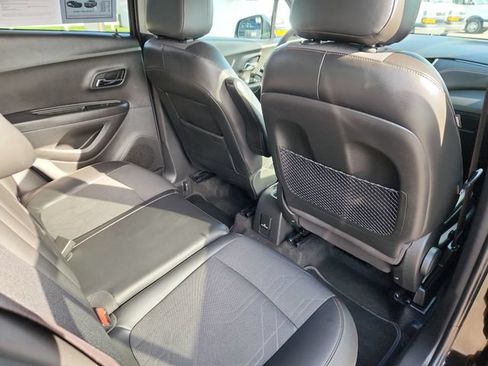 Used 2019 Chevrolet Trax LT w/ LT Convenience Package FWD image 29