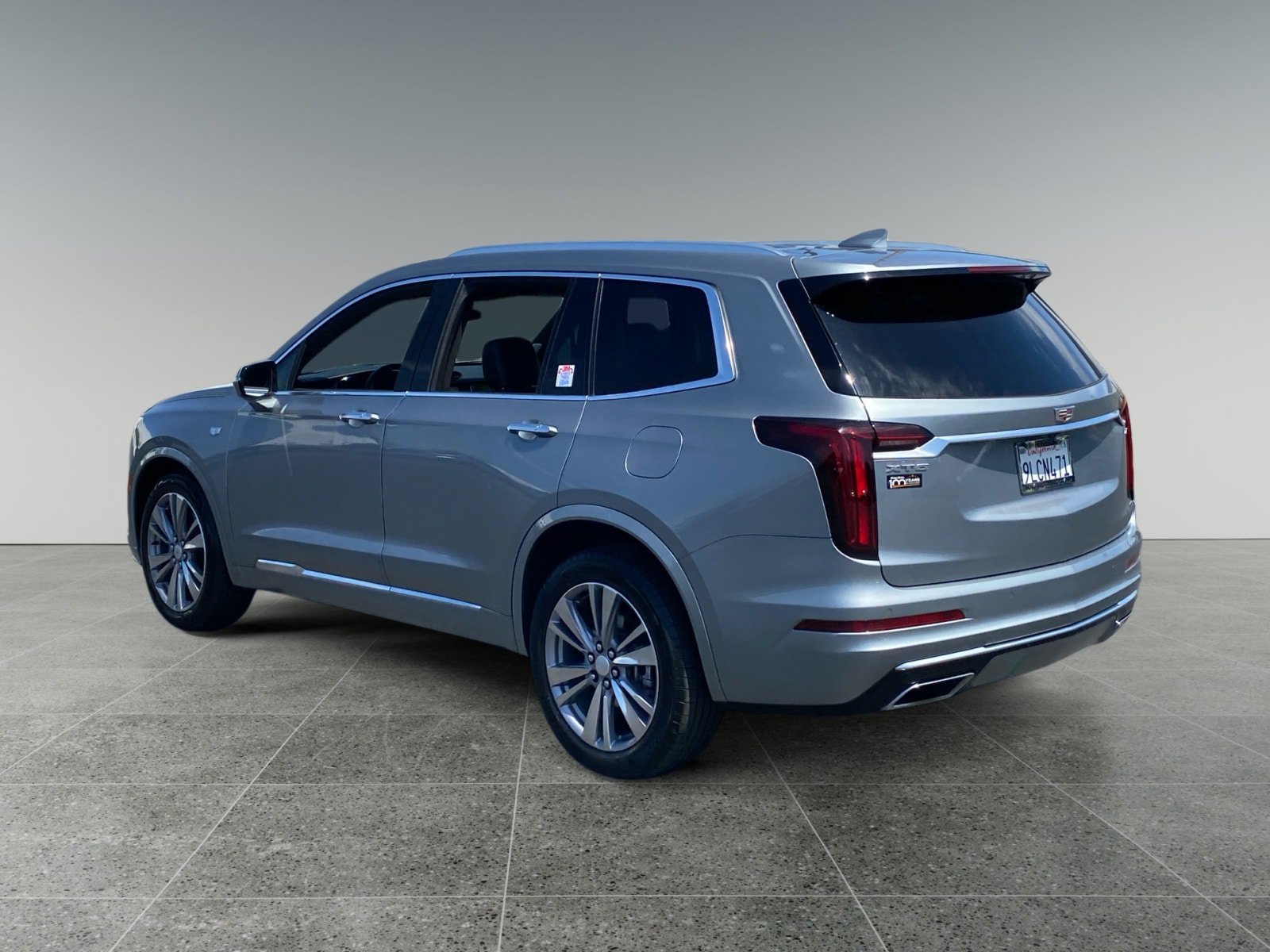 Used 2024 Cadillac XT6 Premium Luxury FWD image 3