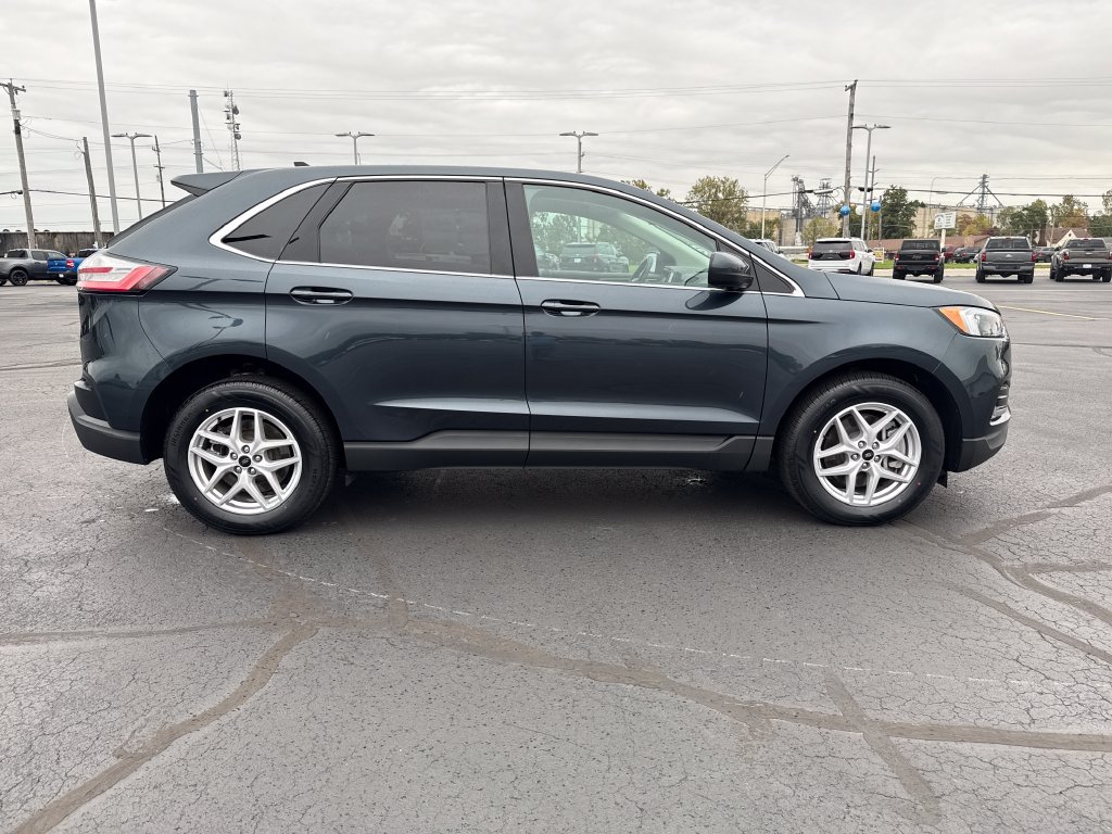 Used 2023 Ford Edge SEL AWD/4WD image 9