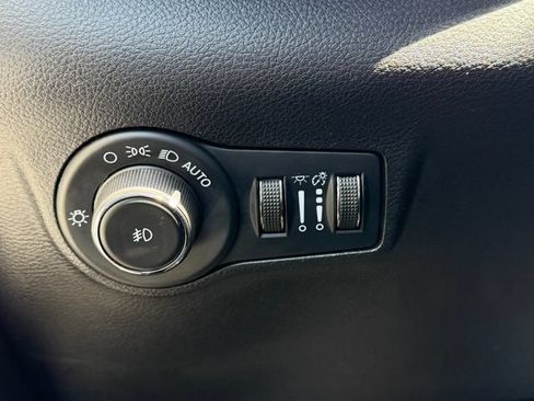 Used 2024 Jeep Compass Latitude AWD/4WD image 19
