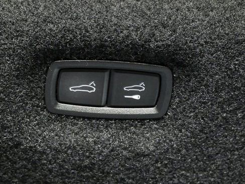 Used 2022 Audi RS e-tron GT w/ Carbon Performance Package image 30