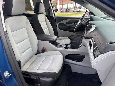 Used 2024 GMC Terrain SLE w/ Driver Convenience Package FWD image 11