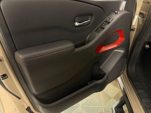 Used 2024 Nissan Frontier PRO-4X w/ Pro Convenience Package image 26