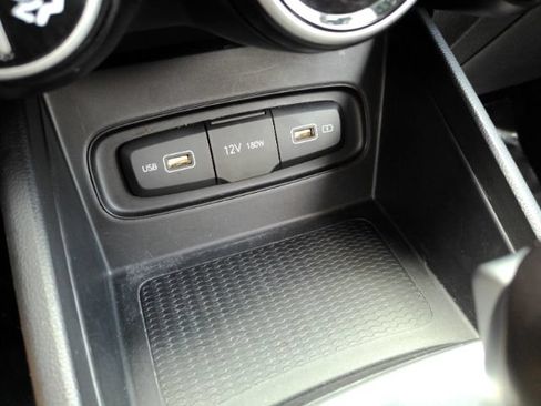 Used 2022 Hyundai Venue SEL FWD image 39
