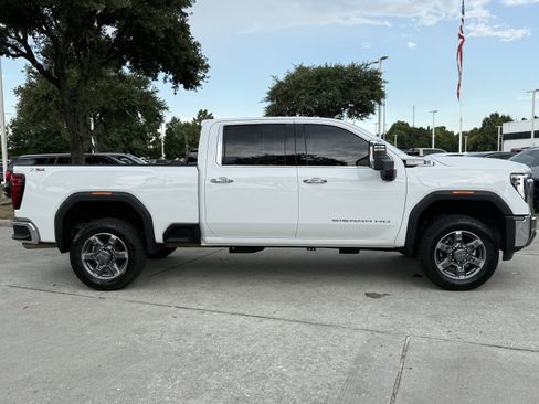 Used 2025 GMC Sierra 2500 SLT AWD/4WD image 3