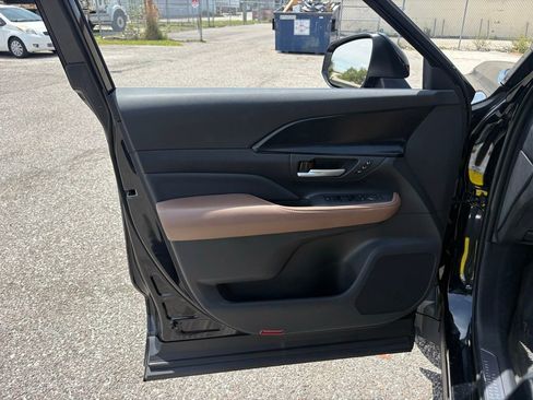 Used 2025 Toyota Grand Highlander AWD Hybrid image 10