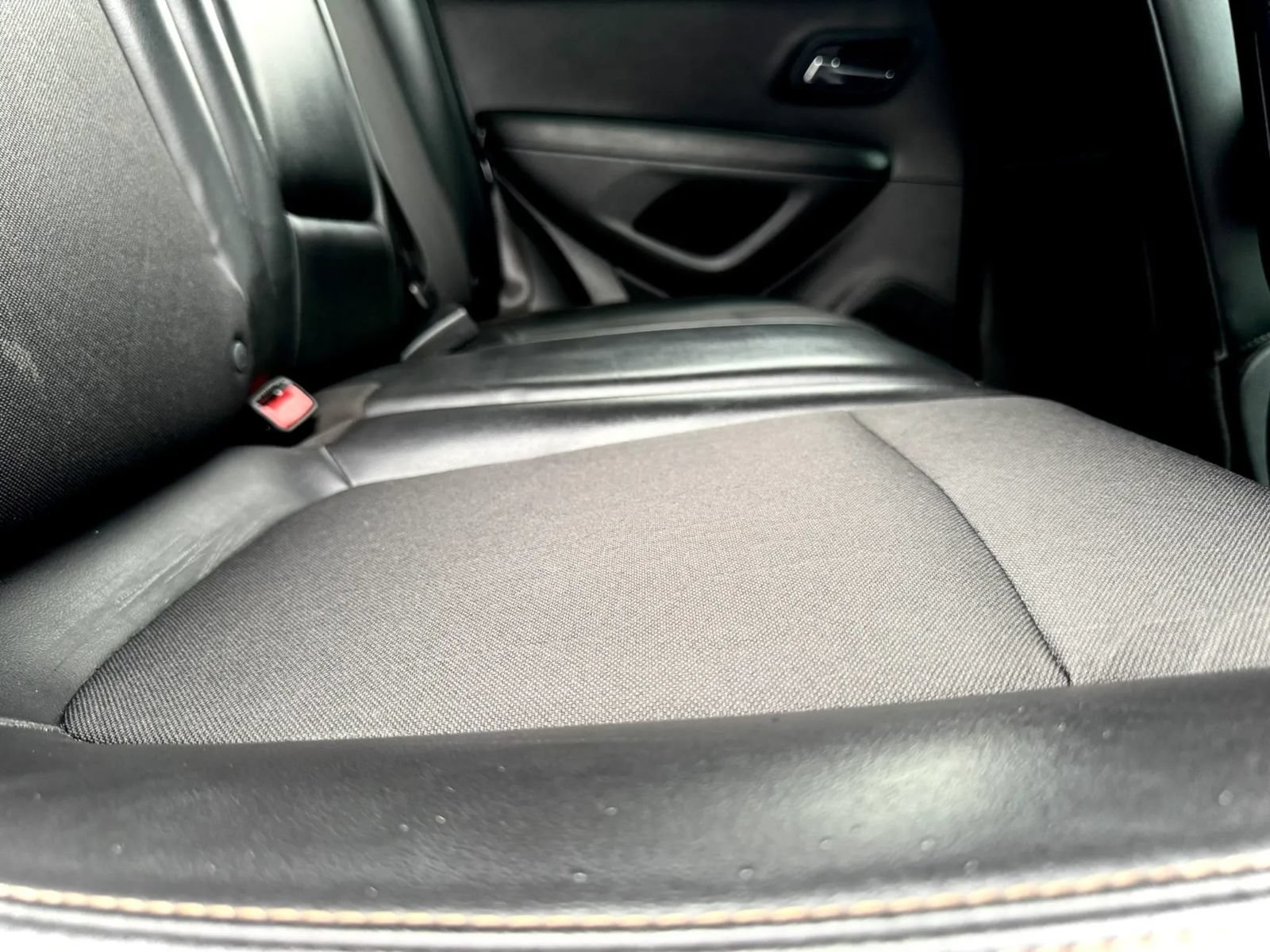 Used 2021 Chevrolet Trax LT w/ Midnight Edition FWD image 18