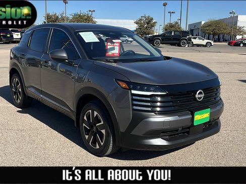 Used 2025 Nissan Kicks SV image 1