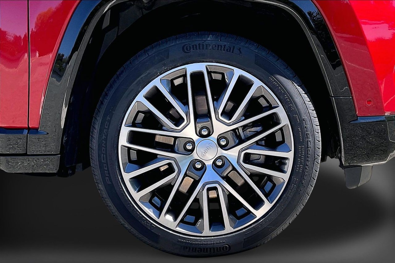 Certified 2024 Jeep Compass Limited w/ Elite Group AWD/4WD image 34