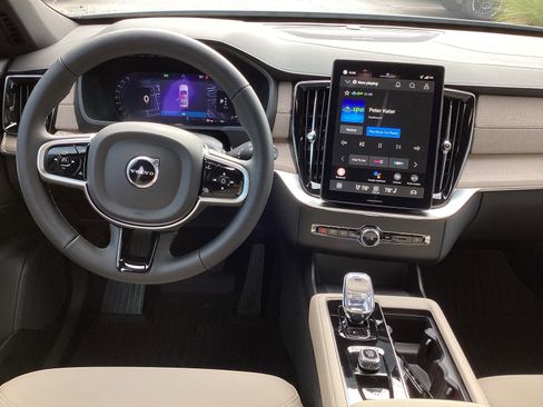 Used 2026 Volvo XC90 B6 Plus w/ Protection Package Premier AWD/4WD image 18