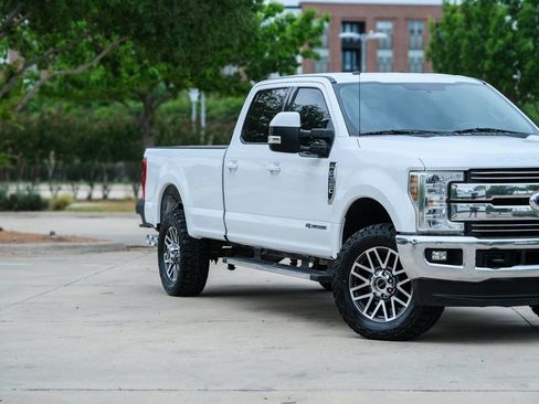 Used 2018 Ford F350 Lariat w/ Lariat Value Package AWD/4WD image 2