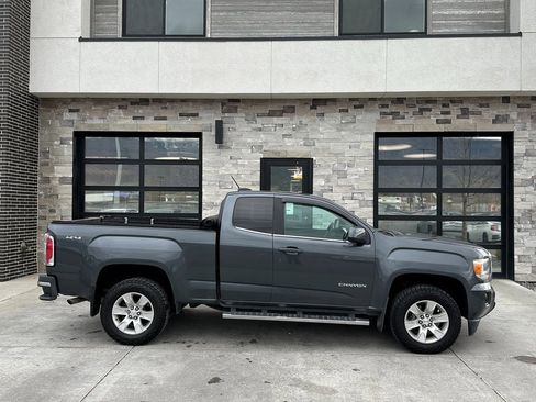 Used 2017 GMC Canyon SLE w/ SLE Convenience Package image 2