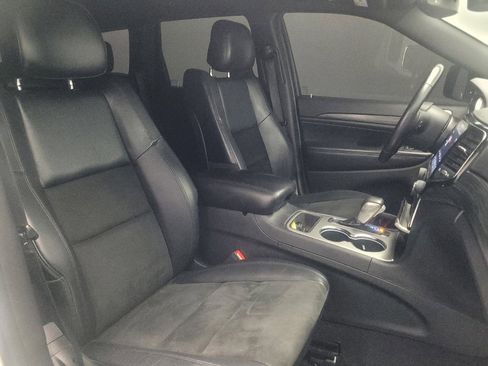 Used 2019 Jeep Grand Cherokee Altitude image 21