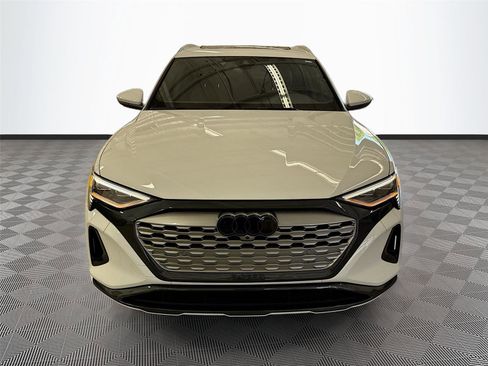 Used 2024 Audi Q8 e-tron Premium Plus w/ Premium Plus Package AWD/4WD image 2