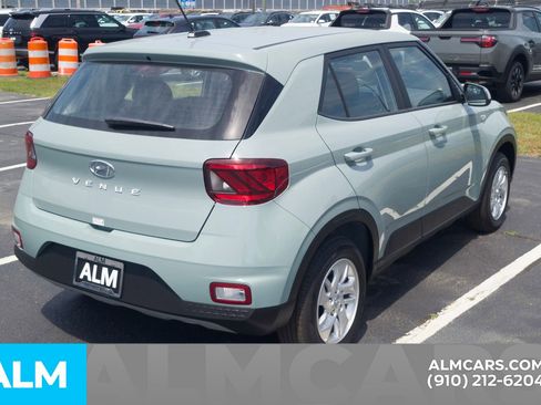 Certified 2026 Hyundai Venue SE image 6