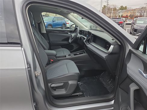 New 2026 Volkswagen Tiguan SE image 28