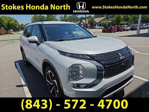 Used 2023 Mitsubishi Outlander SE FWD image 2