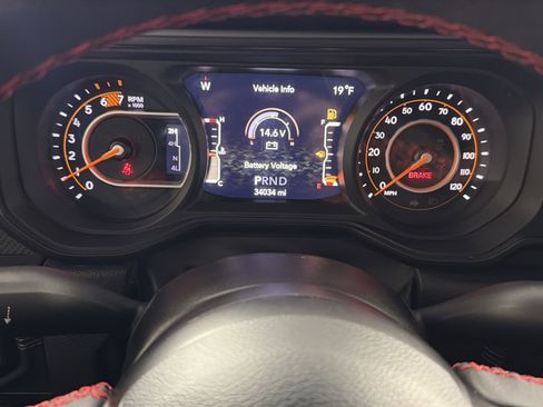 Used 2024 Jeep Wrangler Rubicon w/ Convenience Group image 17