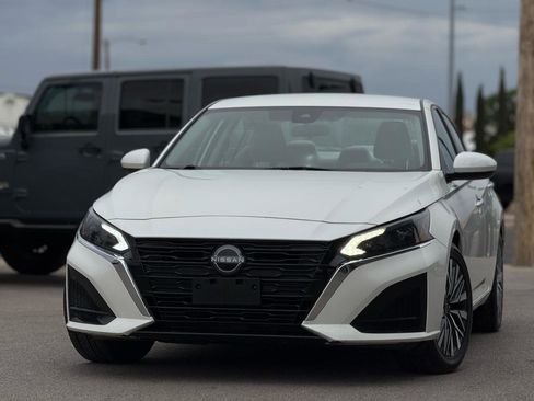 Used 2023 Nissan Altima 2.5 SV image 4