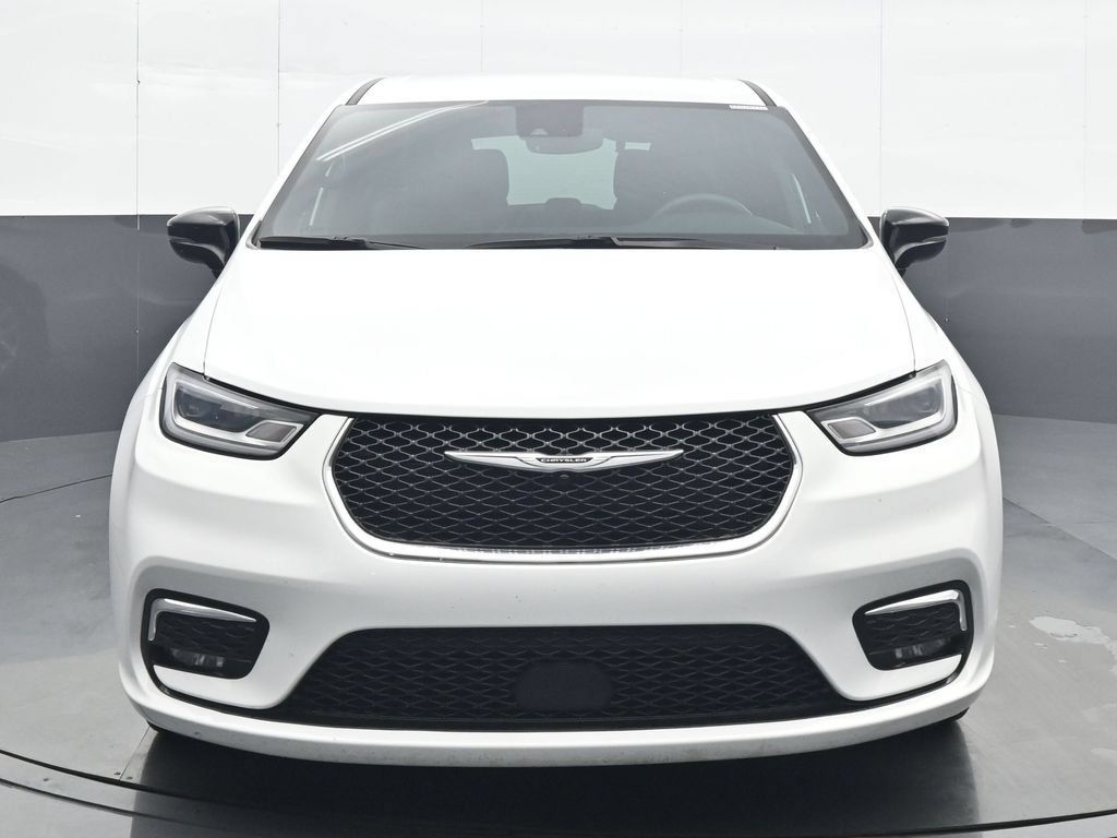 Used 2025 Chrysler Pacifica Select FWD image 1